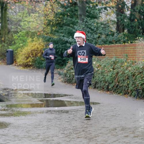 07.12.2025 - St. Pauli X-Mass-Run No. 15 Michael Burmester http://msf.ph/oto/9404277 07.12.2025 11:03:07 Laufen 32, 540 meine-sportfotos.de