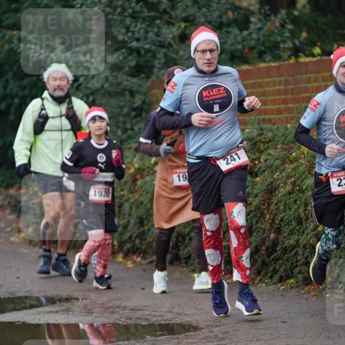 07.12.2025 - St. Pauli X-Mass-Run No. 15 Michael Burmester http://msf.ph/oto/9404385 07.12.2025 11:04:00 Laufen 2792, 1917, 1920, 19, 241, 232 meine-sportfotos.de