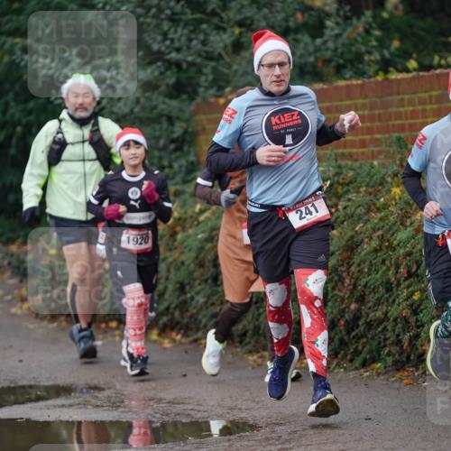 07.12.2025 - St. Pauli X-Mass-Run No. 15 Michael Burmester http://msf.ph/oto/9404386 07.12.2025 11:04:00 Laufen 1917, 1920, 295, 241, 5, 232 meine-sportfotos.de
