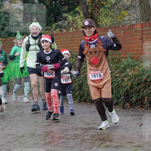 07.12.2025 - St. Pauli X-Mass-Run No. 15 Michael Burmester http://msf.ph/oto/9404400 07.12.2025 11:04:05 Laufen 1917, 786, 1920, 1921, 1919 meine-sportfotos.de