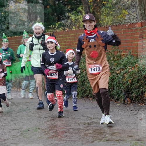 07.12.2025 - St. Pauli X-Mass-Run No. 15 Michael Burmester http://msf.ph/oto/9404401 07.12.2025 11:04:05 Laufen 2786, 1917, 920, 1921, 1919 meine-sportfotos.de