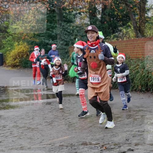 07.12.2025 - St. Pauli X-Mass-Run No. 15 Michael Burmester http://msf.ph/oto/9404404 07.12.2025 11:04:06 Laufen 1917, 1919, 1921 meine-sportfotos.de