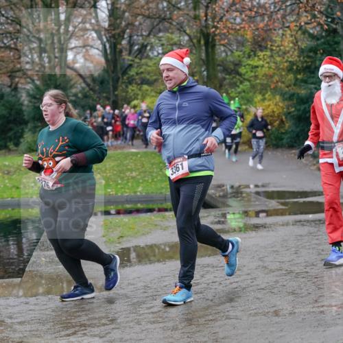 07.12.2025 - St. Pauli X-Mass-Run No. 15 Michael Burmester http://msf.ph/oto/9404431 07.12.2025 11:04:12 Laufen 9876, 3361, 2567 meine-sportfotos.de