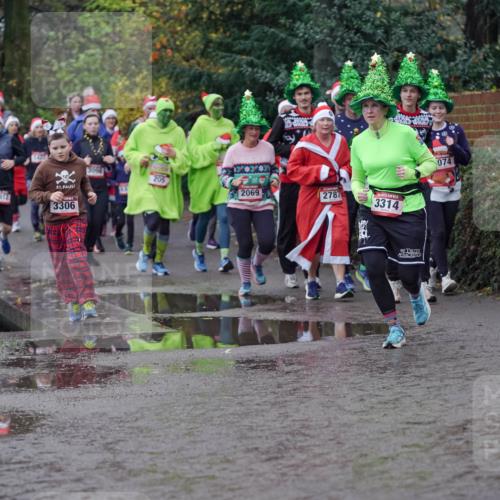 07.12.2025 - St. Pauli X-Mass-Run No. 15 Michael Burmester http://msf.ph/oto/9404446 07.12.2025 11:04:19 Laufen 2242, 3306, 205, 2069, 2787, 3314, 074 meine-sportfotos.de
