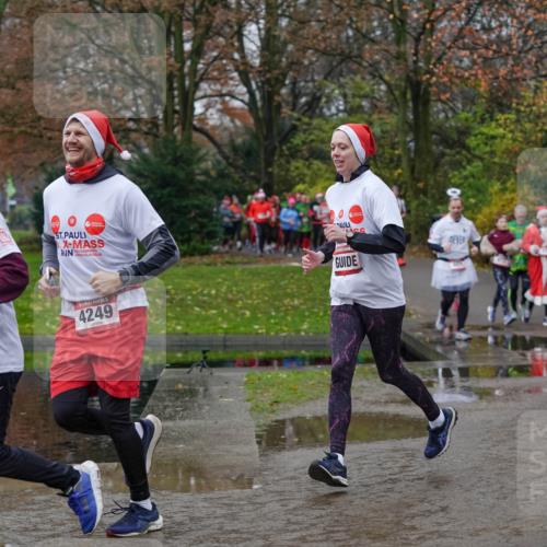 07.12.2025 - St. Pauli X-Mass-Run No. 15 Michael Burmester http://msf.ph/oto/9404650 07.12.2025 11:05:23 Laufen 1824, 4249, 0, 2190, 2189 meine-sportfotos.de