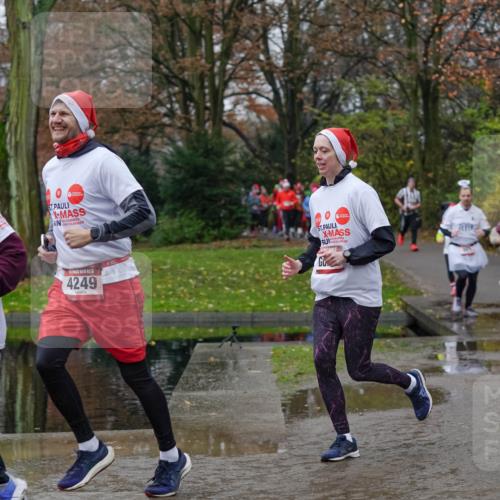 07.12.2025 - St. Pauli X-Mass-Run No. 15 Michael Burmester http://msf.ph/oto/9404651 07.12.2025 11:05:23 Laufen 1824, 15, 4249, 2190 meine-sportfotos.de