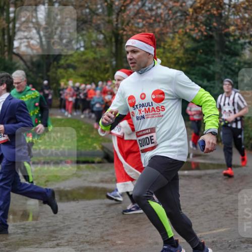 07.12.2025 - St. Pauli X-Mass-Run No. 15 Michael Burmester http://msf.ph/oto/9404683 07.12.2025 11:05:31 Laufen 15, 448, 09, 70, 15 meine-sportfotos.de