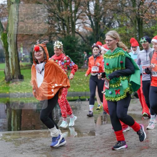 07.12.2025 - St. Pauli X-Mass-Run No. 15 Michael Burmester http://msf.ph/oto/9404738 07.12.2025 11:05:44 Laufen 678, 07, 2, 2972, 2979, 2400 meine-sportfotos.de