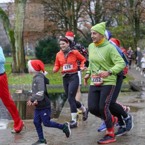 07.12.2025 - St. Pauli X-Mass-Run No. 15 Michael Burmester http://msf.ph/oto/9404747 07.12.2025 11:05:46 Laufen 678, 3070, 3352 meine-sportfotos.de