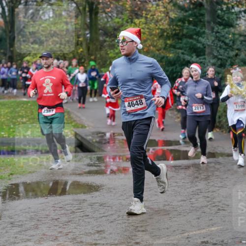 07.12.2025 - St. Pauli X-Mass-Run No. 15 Michael Burmester http://msf.ph/oto/9404781 07.12.2025 11:05:53 Laufen 2387, 15, 4648, 1958, 2813, 1999 meine-sportfotos.de