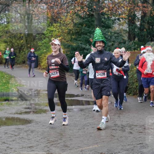 07.12.2025 - St. Pauli X-Mass-Run No. 15 Michael Burmester http://msf.ph/oto/9404883 07.12.2025 11:06:18 Laufen 2431, 2426, 24 meine-sportfotos.de