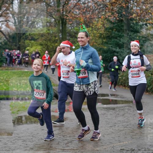 07.12.2025 - St. Pauli X-Mass-Run No. 15 Michael Burmester http://msf.ph/oto/9404912 07.12.2025 11:06:25 Laufen 15, 2707, 4839, 5, 09 meine-sportfotos.de