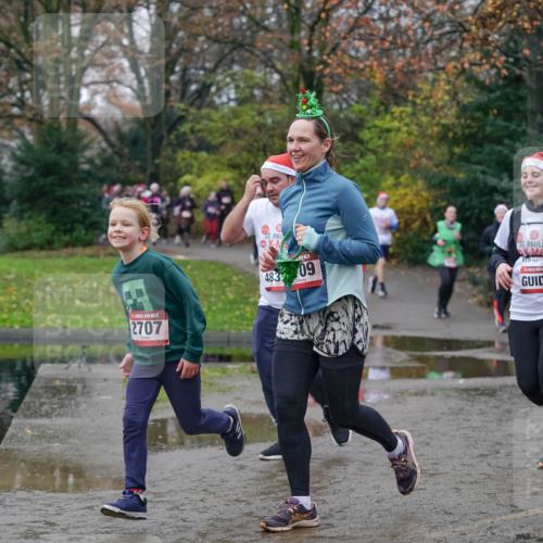 07.12.2025 - St. Pauli X-Mass-Run No. 15 Michael Burmester http://msf.ph/oto/9404914 07.12.2025 11:06:26 Laufen 15, 2707, 483, 09 meine-sportfotos.de