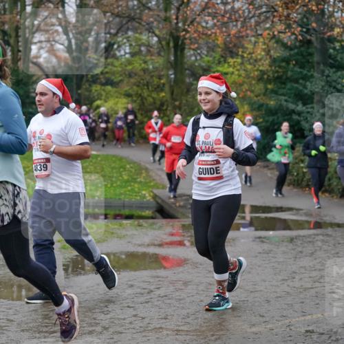 07.12.2025 - St. Pauli X-Mass-Run No. 15 Michael Burmester http://msf.ph/oto/9404916 07.12.2025 11:06:26 Laufen 2709, 4839 meine-sportfotos.de