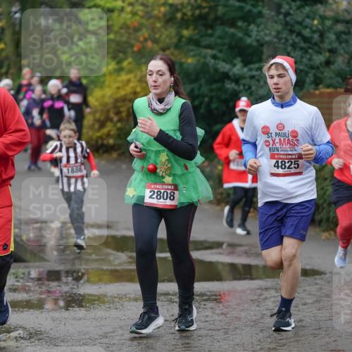 07.12.2025 - St. Pauli X-Mass-Run No. 15 Michael Burmester http://msf.ph/oto/9404930 07.12.2025 11:06:32 Laufen 15, 1886, 15, 2808, 15, 4825, 2419 meine-sportfotos.de