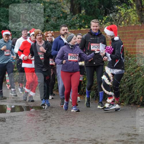 07.12.2025 - St. Pauli X-Mass-Run No. 15 Michael Burmester http://msf.ph/oto/9404958 07.12.2025 11:06:40 Laufen 305, 063, 4641, 39, 2500, 2522 meine-sportfotos.de