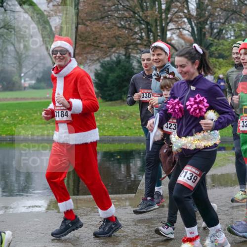 07.12.2025 - St. Pauli X-Mass-Run No. 15 Michael Burmester http://msf.ph/oto/9404979 07.12.2025 11:06:46 Laufen 3184, 3301, 323, 2139, 5, 3238 meine-sportfotos.de