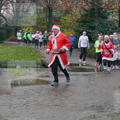 07.12.2025 - St. Pauli X-Mass-Run No. 15 Michael Burmester http://msf.ph/oto/9405009 07.12.2025 11:06:53 Laufen 2226, 2225, 595 meine-sportfotos.de