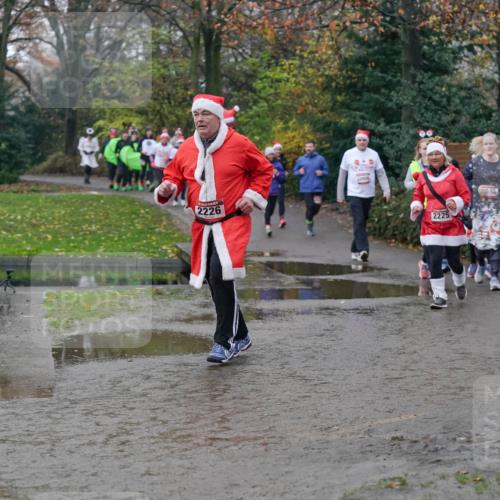 07.12.2025 - St. Pauli X-Mass-Run No. 15 Michael Burmester http://msf.ph/oto/9405011 07.12.2025 11:06:53 Laufen 2226, 2225, 595 meine-sportfotos.de