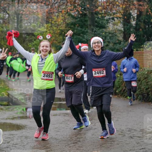 07.12.2025 - St. Pauli X-Mass-Run No. 15 Michael Burmester http://msf.ph/oto/9405028 07.12.2025 11:06:58 Laufen 15, 2595, 2493, 3607, 15, 2492, 2621 meine-sportfotos.de