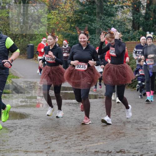 07.12.2025 - St. Pauli X-Mass-Run No. 15 Michael Burmester http://msf.ph/oto/9405124 07.12.2025 11:07:22 Laufen 477, 3236, 3235, 234, 464, 2676 meine-sportfotos.de