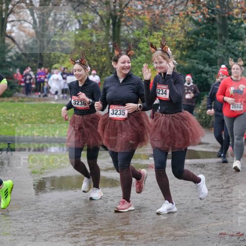 07.12.2025 - St. Pauli X-Mass-Run No. 15 Michael Burmester http://msf.ph/oto/9405126 07.12.2025 11:07:23 Laufen 477, 3236, 3235, 3234, 2686, 2676 meine-sportfotos.de