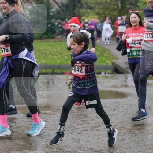 07.12.2025 - St. Pauli X-Mass-Run No. 15 Michael Burmester http://msf.ph/oto/9405143 07.12.2025 11:07:27 Laufen 676, 4642, 75, 00000, 4633, 4640, 6, 8, 6 meine-sportfotos.de