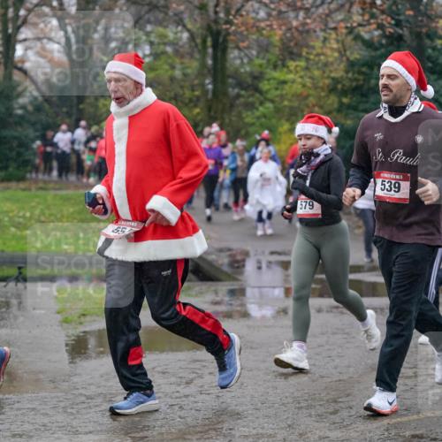 07.12.2025 - St. Pauli X-Mass-Run No. 15 Michael Burmester http://msf.ph/oto/9405159 07.12.2025 11:07:31 Laufen 8005, 55, 579, 0, 15, 539 meine-sportfotos.de