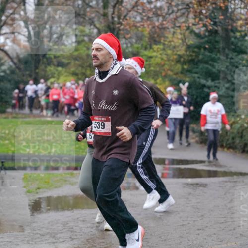 07.12.2025 - St. Pauli X-Mass-Run No. 15 Michael Burmester http://msf.ph/oto/9405161 07.12.2025 11:07:32 Laufen 554, 15, 539, 5 meine-sportfotos.de