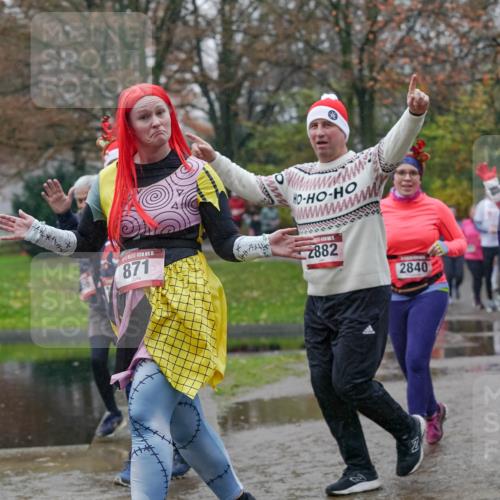 07.12.2025 - St. Pauli X-Mass-Run No. 15 Michael Burmester http://msf.ph/oto/9405216 07.12.2025 11:07:46 Laufen 15, 871, 2882, 2840, 2838 meine-sportfotos.de