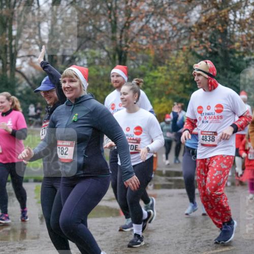 07.12.2025 - St. Pauli X-Mass-Run No. 15 Michael Burmester http://msf.ph/oto/9405262 07.12.2025 11:07:55 Laufen 68, 27, 5, 182, 4838, 2430, 2428 meine-sportfotos.de