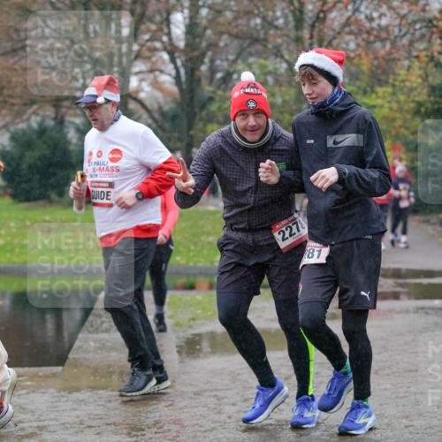 07.12.2025 - St. Pauli X-Mass-Run No. 15 Michael Burmester http://msf.ph/oto/9405301 07.12.2025 11:08:03 Laufen 2278, 81, 284 meine-sportfotos.de