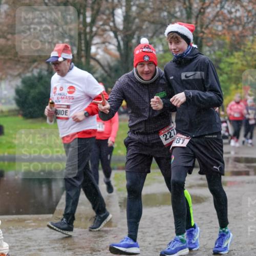 07.12.2025 - St. Pauli X-Mass-Run No. 15 Michael Burmester http://msf.ph/oto/9405302 07.12.2025 11:08:03 Laufen 227, 81, 2284 meine-sportfotos.de
