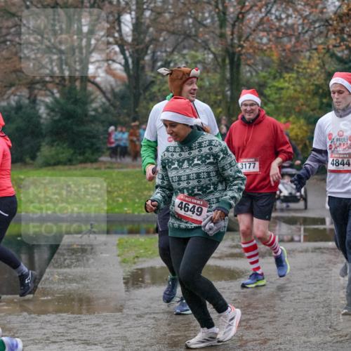 07.12.2025 - St. Pauli X-Mass-Run No. 15 Michael Burmester http://msf.ph/oto/9405314 07.12.2025 11:08:05 Laufen 15, 4649, 3177, 4844 meine-sportfotos.de