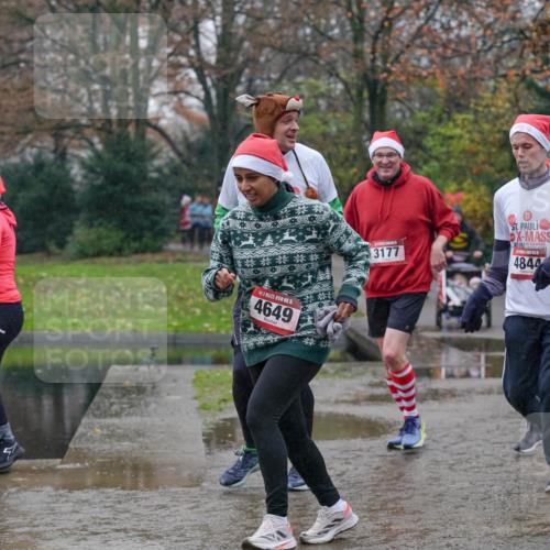 07.12.2025 - St. Pauli X-Mass-Run No. 15 Michael Burmester http://msf.ph/oto/9405315 07.12.2025 11:08:05 Laufen 15, 4649, 3177, 4844 meine-sportfotos.de