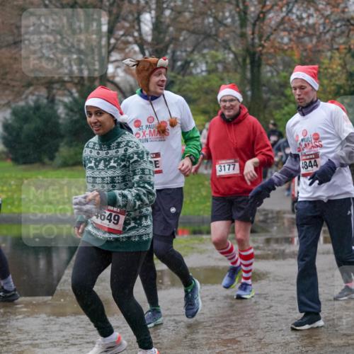 07.12.2025 - St. Pauli X-Mass-Run No. 15 Michael Burmester http://msf.ph/oto/9405318 07.12.2025 11:08:05 Laufen 155, 649, 3177, 4844 meine-sportfotos.de