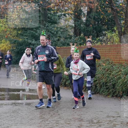 07.12.2025 - St. Pauli X-Mass-Run No. 15 Michael Burmester http://msf.ph/oto/9405348 07.12.2025 11:08:14 Laufen 270, 8, 2706, 3737 meine-sportfotos.de