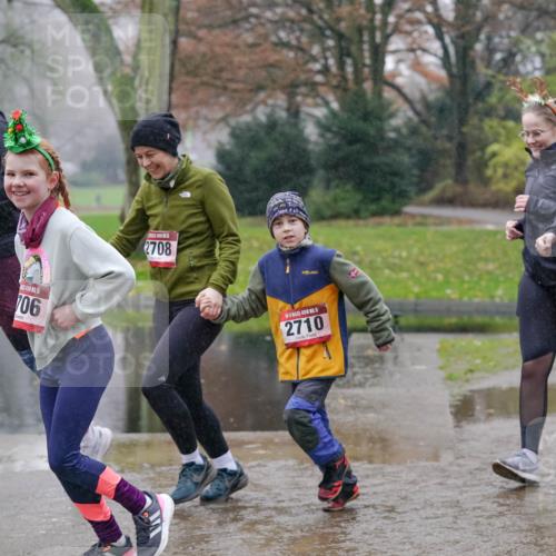 07.12.2025 - St. Pauli X-Mass-Run No. 15 Michael Burmester http://msf.ph/oto/9405365 07.12.2025 11:08:19 Laufen 40, 15, 06, 2708, 5, 2710, 3737 meine-sportfotos.de