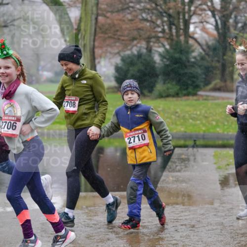 07.12.2025 - St. Pauli X-Mass-Run No. 15 Michael Burmester http://msf.ph/oto/9405366 07.12.2025 11:08:19 Laufen 40, 15, 2706, 2708, 5, 2710, 3737 meine-sportfotos.de