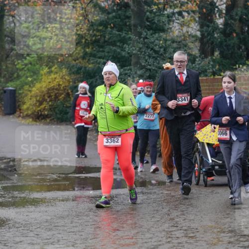 07.12.2025 - St. Pauli X-Mass-Run No. 15 Michael Burmester http://msf.ph/oto/9405378 07.12.2025 11:08:23 Laufen 3362, 80, 2277, 3341, 3066 meine-sportfotos.de