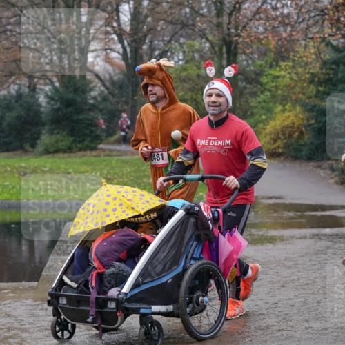 07.12.2025 - St. Pauli X-Mass-Run No. 15 Michael Burmester http://msf.ph/oto/9405396 07.12.2025 11:08:28 Laufen 481, 1973, 22, 303, 280 meine-sportfotos.de