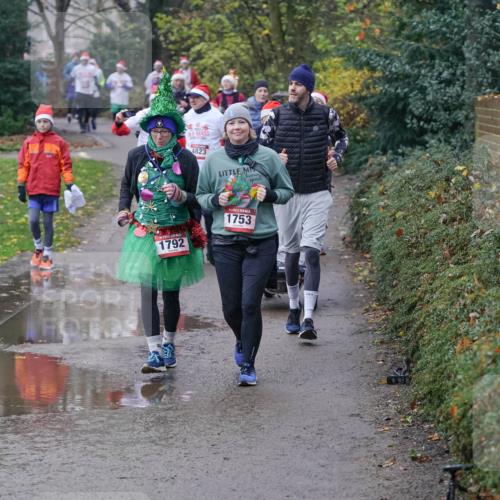 07.12.2025 - St. Pauli X-Mass-Run No. 15 Michael Burmester http://msf.ph/oto/9405527 07.12.2025 11:09:11 Laufen 4823, 1792, 1753 meine-sportfotos.de