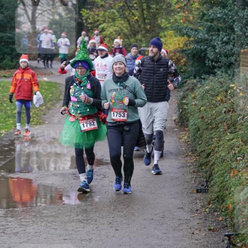 07.12.2025 - St. Pauli X-Mass-Run No. 15 Michael Burmester http://msf.ph/oto/9405528 07.12.2025 11:09:11 Laufen 4823, 1792, 1753 meine-sportfotos.de