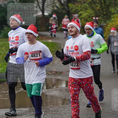 07.12.2025 - St. Pauli X-Mass-Run No. 15 Michael Burmester http://msf.ph/oto/9405576 07.12.2025 11:09:30 Laufen 3, 15, 4821, 4822 meine-sportfotos.de