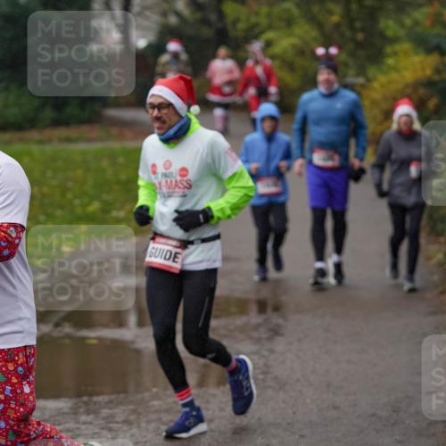 07.12.2025 - St. Pauli X-Mass-Run No. 15 Michael Burmester http://msf.ph/oto/9405579 07.12.2025 11:09:31 Laufen 15, 4822 meine-sportfotos.de