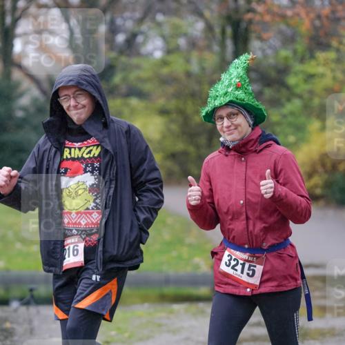 07.12.2025 - St. Pauli X-Mass-Run No. 15 Michael Burmester http://msf.ph/oto/9405633 07.12.2025 11:11:55 Laufen 15, 216, 15, 3215 meine-sportfotos.de