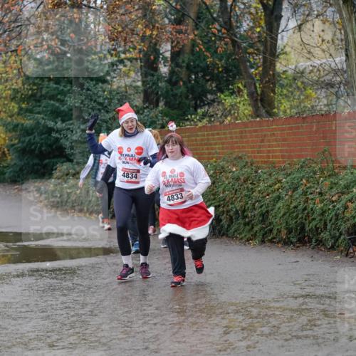 07.12.2025 - St. Pauli X-Mass-Run No. 15 Michael Burmester http://msf.ph/oto/9405670 07.12.2025 11:15:23 Laufen 4834, 4833 meine-sportfotos.de