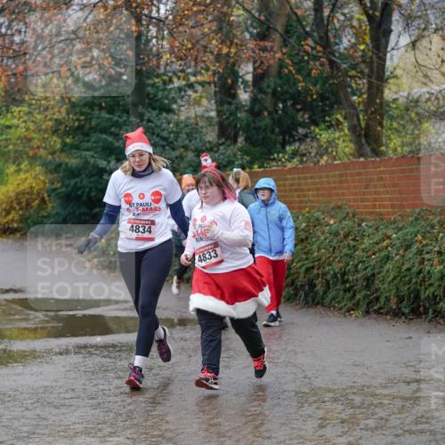 07.12.2025 - St. Pauli X-Mass-Run No. 15 Michael Burmester http://msf.ph/oto/9405672 07.12.2025 11:15:23 Laufen 4834, 4833 meine-sportfotos.de