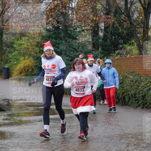 07.12.2025 - St. Pauli X-Mass-Run No. 15 Michael Burmester http://msf.ph/oto/9405673 07.12.2025 11:15:23 Laufen 4834, 4833 meine-sportfotos.de