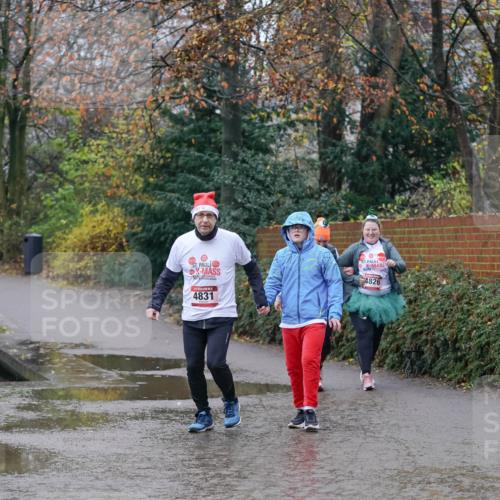 07.12.2025 - St. Pauli X-Mass-Run No. 15 Michael Burmester http://msf.ph/oto/9405678 07.12.2025 11:15:25 Laufen 4831, 4826 meine-sportfotos.de